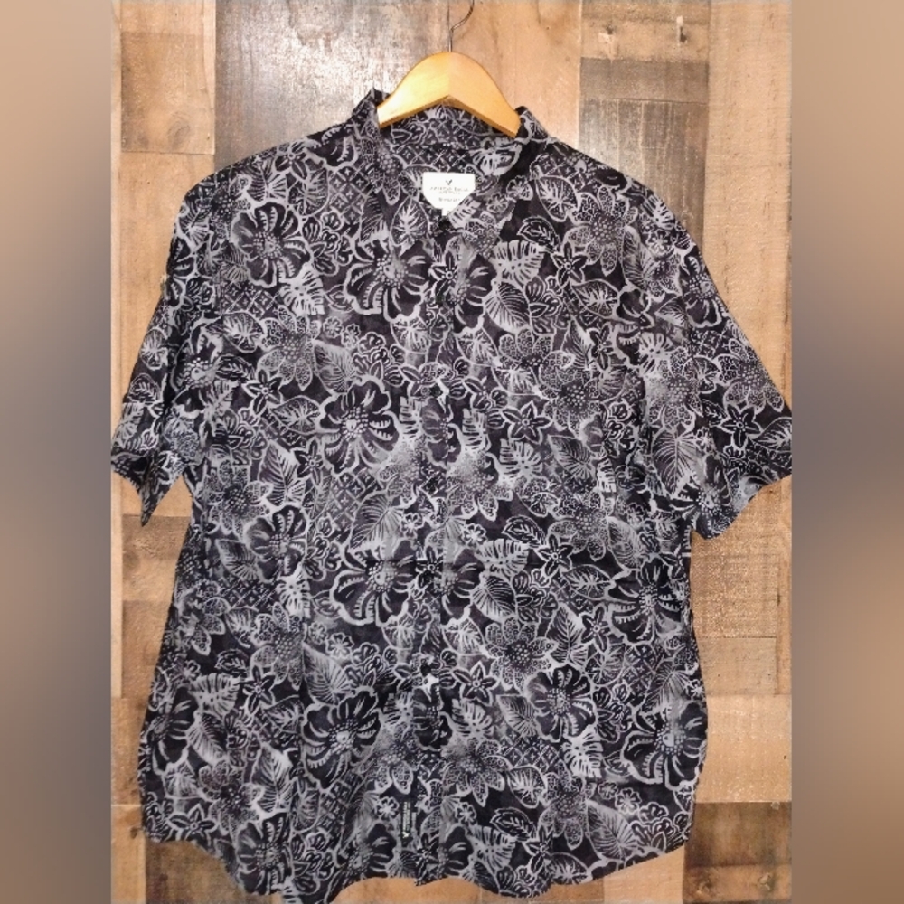 American Eagle Seriously Soft Floral Button Up Men's Short Sleeve Shirt